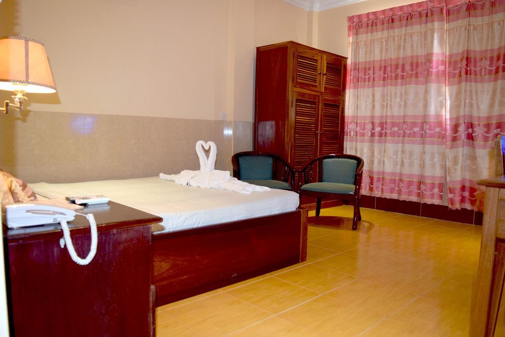 Reaksmey Battambang Hotel Buitenkant foto