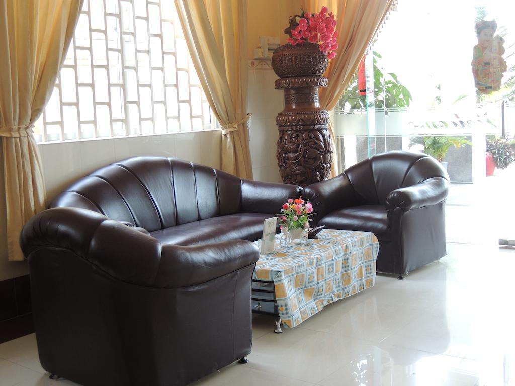 Reaksmey Battambang Hotel Buitenkant foto